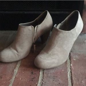 REPOSHING Crown Vintage Grey Suede Ankle Booties
